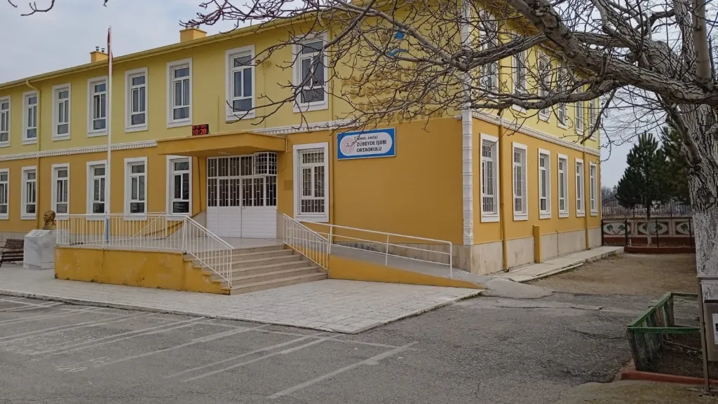 Zübeyde İşeri Ortaokulu