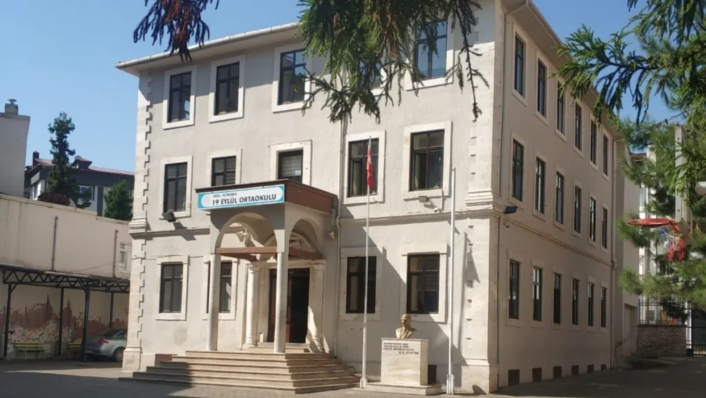 19 Eylül Ortaokulu