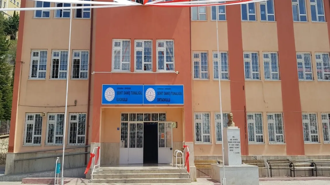 Şehit Danış Tunalıgil Ortaokulu fotoğrafı