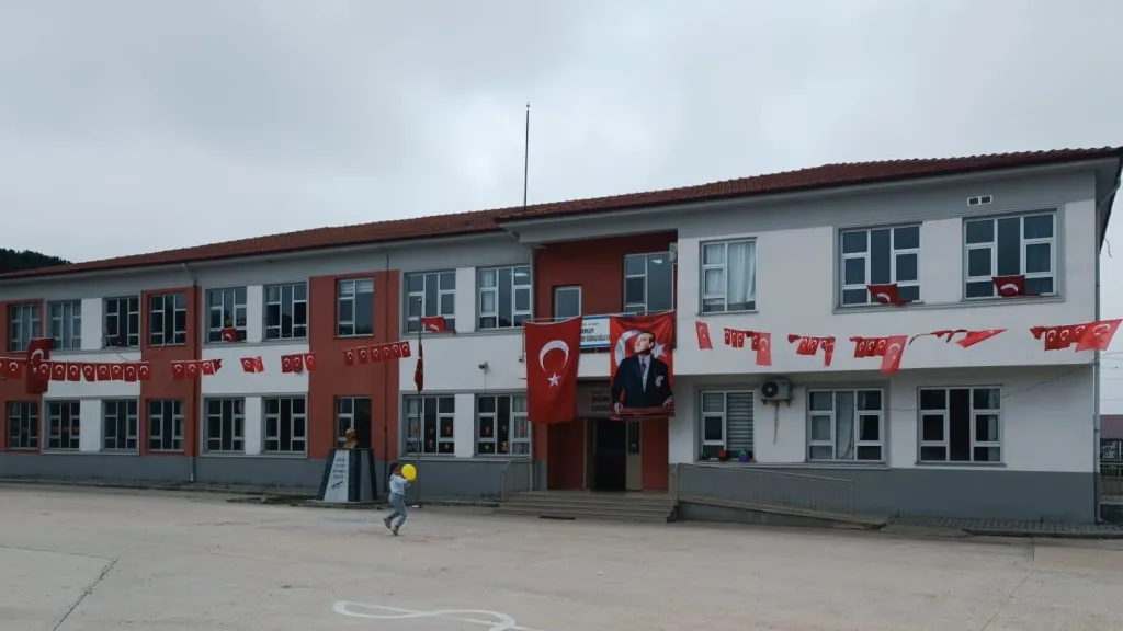 Demirkapı Şeref Eğinlioğlu İlkokulu fotoğrafı