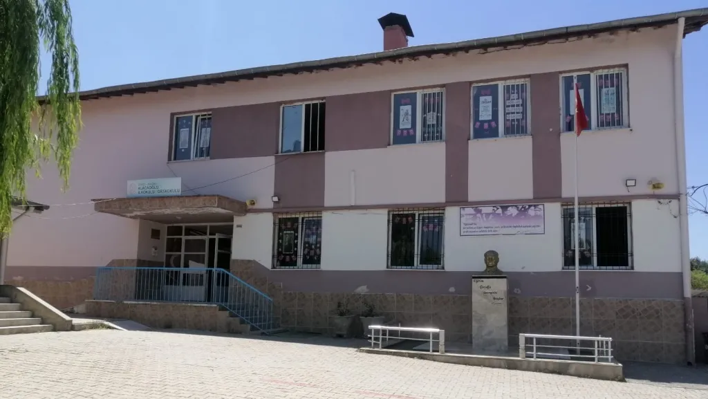 Alacaoğlu Ortaokulu fotoğrafı