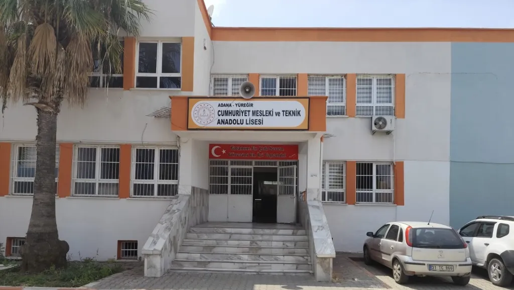 Cumhuriyet Ticaret Mesleki Ve Teknik Anadolu Lisesi