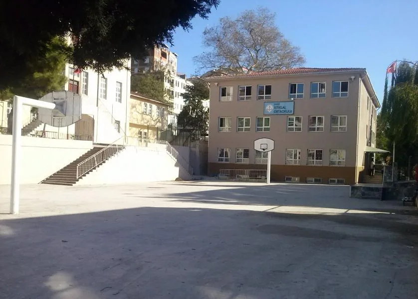 İstiklal Ortaokulu