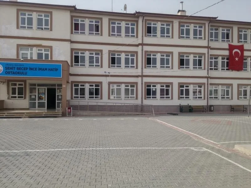 Şehit Recep İnce İmam Hatip Ortaokulu fotoğrafı