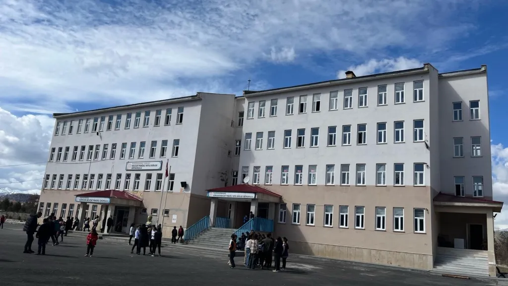 Göksun Nevzat Pakdil İlkokulu