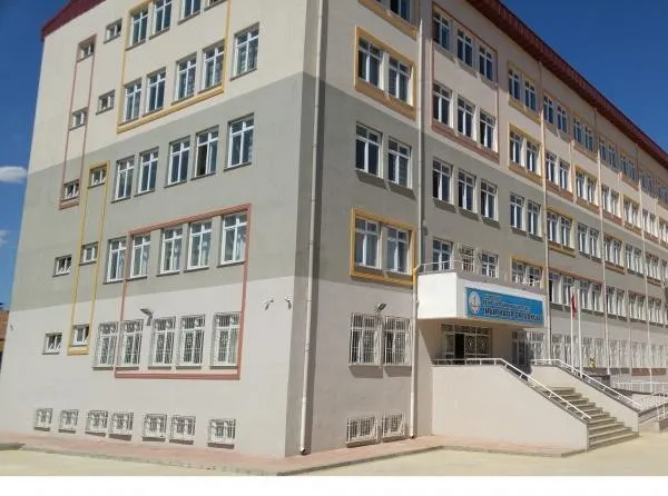 Şehit Üsteğmen Uğur Taşçı İmam Hatip Ortaokulu fotoğrafı