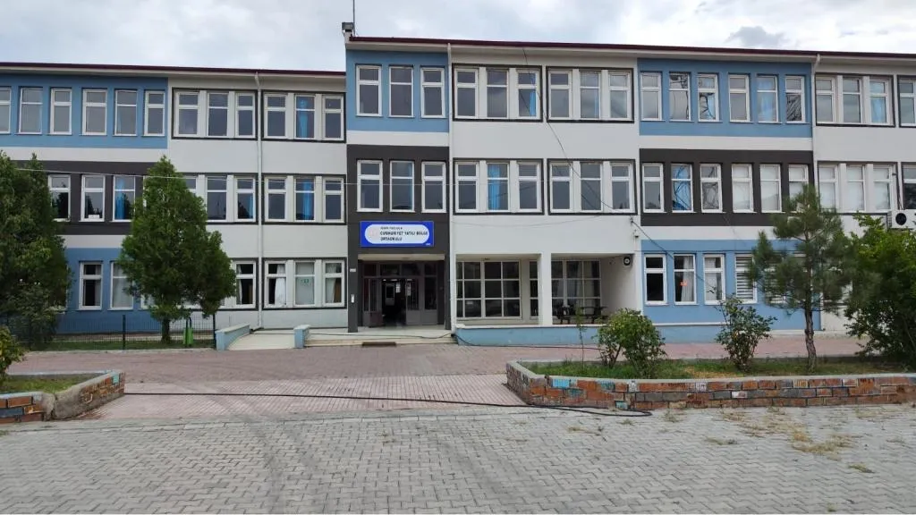 Cumhuriyet Yatılı Bölge Ortaokulu