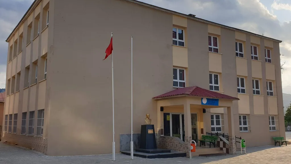 Şehit Adem Oğuz Yatılı Bölge Ortaokulu fotoğrafı