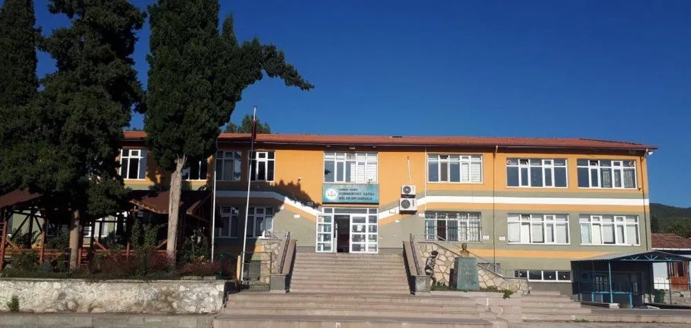 Cumhuriyet Yatılı Bölge Ortaokulu fotoğrafı