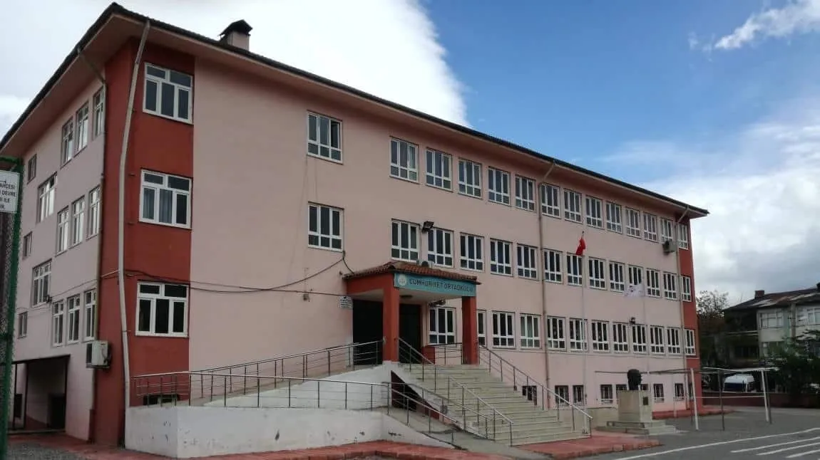 Cumhuriyet Ortaokulu fotoğrafı