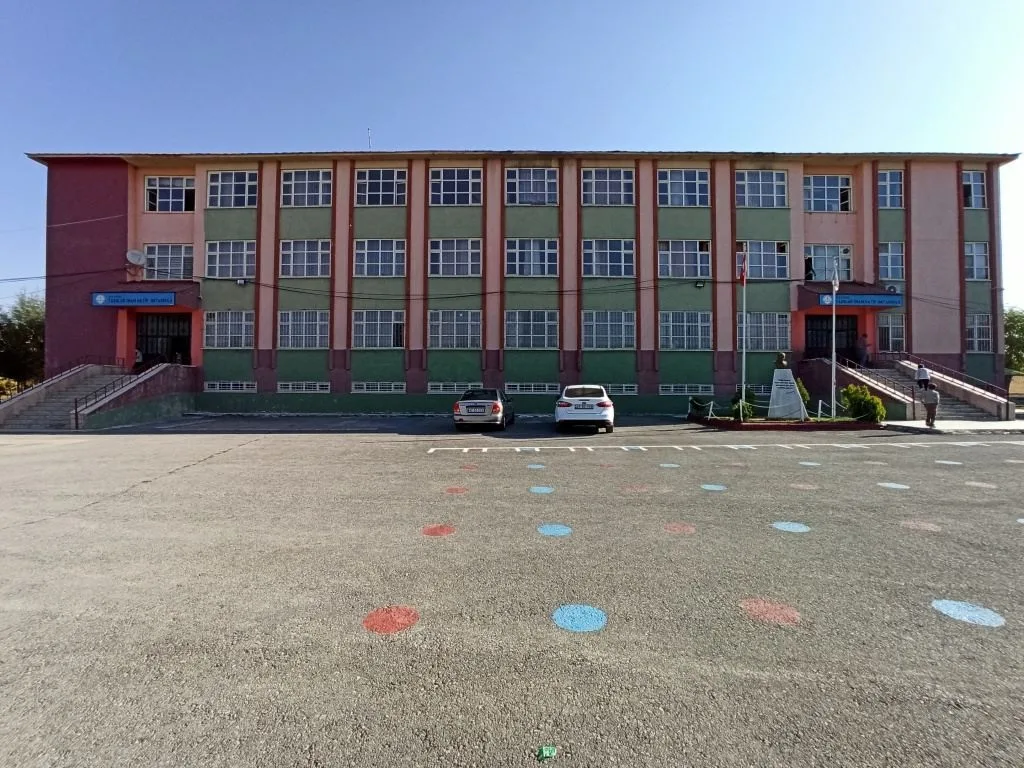 Taşoluk İmam Hatip Ortaokulu