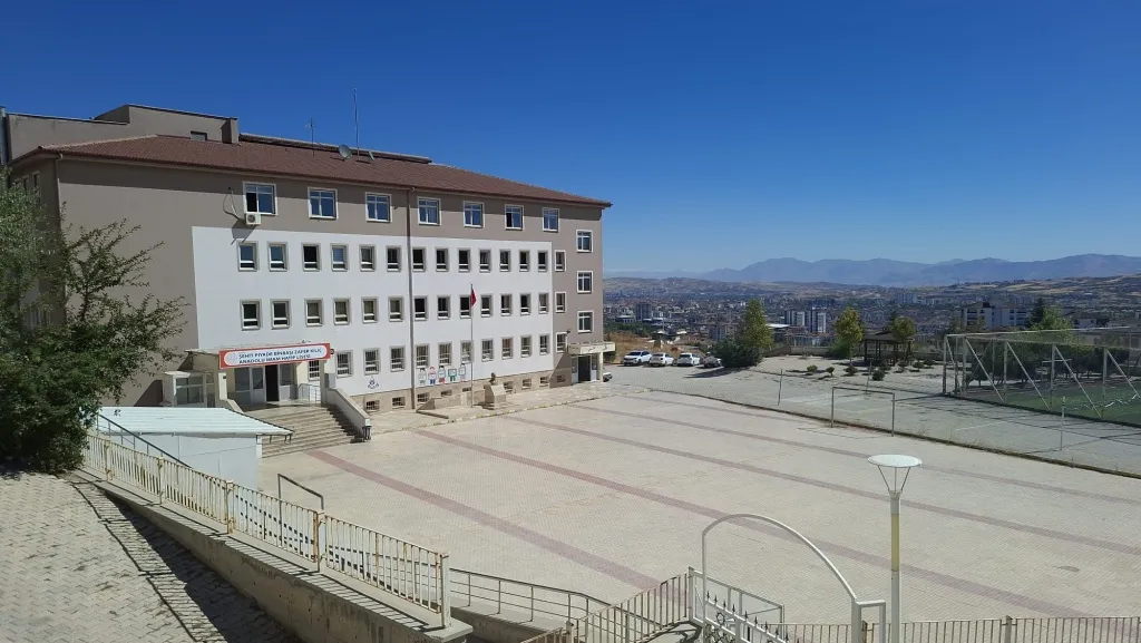 Şehit Piyade Binbaşı Zafer Kılıç Anadolu İmam Hatip Lisesi fotoğrafı