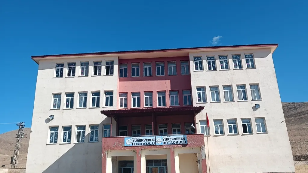 Yürekveren Ortaokulu