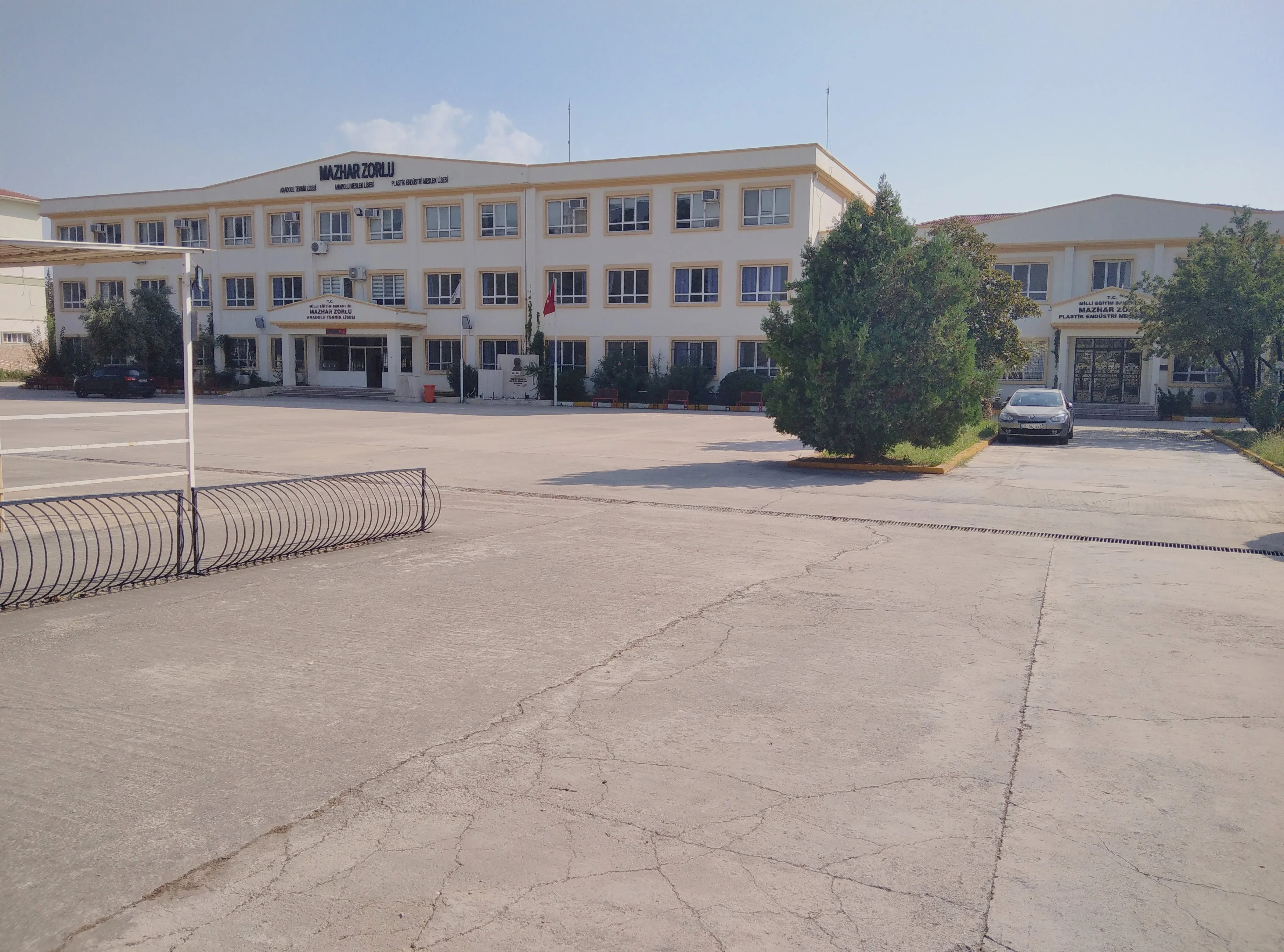 Bornova Mazhar Zorlu Mesleki Ve Teknik Anadolu Lisesi