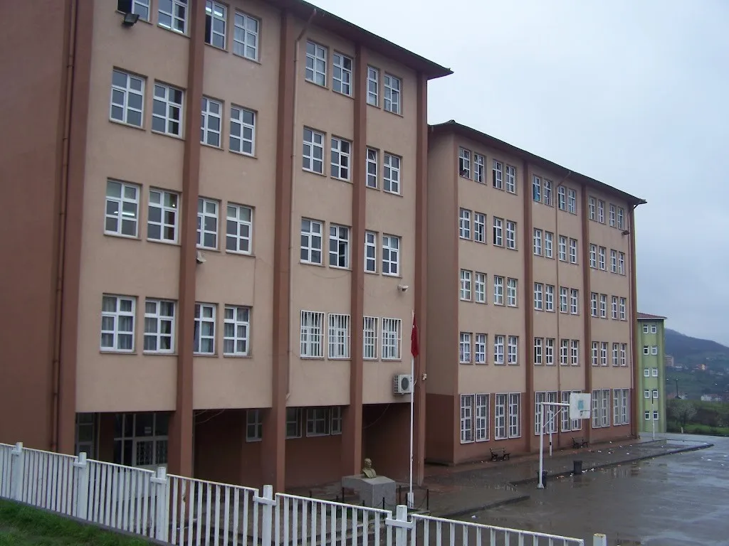Kepez İzmirlioğulları Ortaokulu fotoğrafı