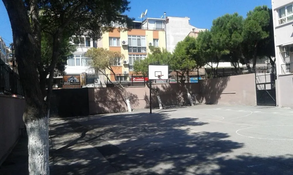 Bayraklı Anadolu Lisesi fotoğrafı
