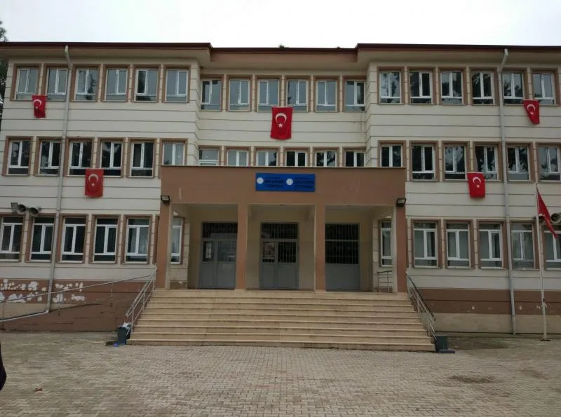 Batı Ayrancı Ortaokulu fotoğrafı