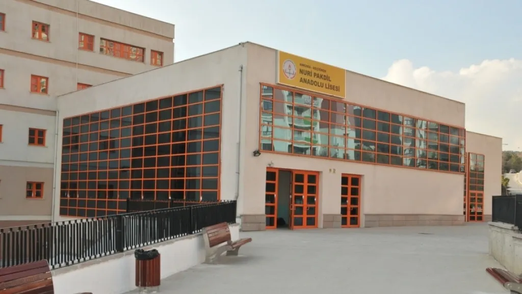 Nuri Pakdil Anadolu Lisesi