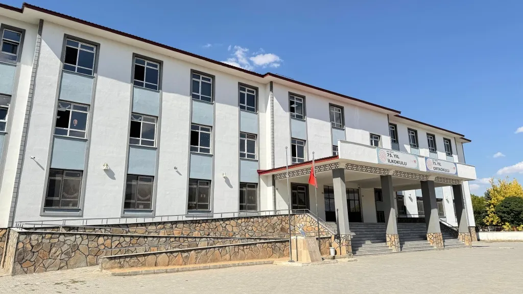 75. Yıl Ortaokulu