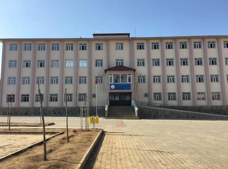 Prof.Dr. VAHİT ÖZMEN Ortaokulu fotoğrafı