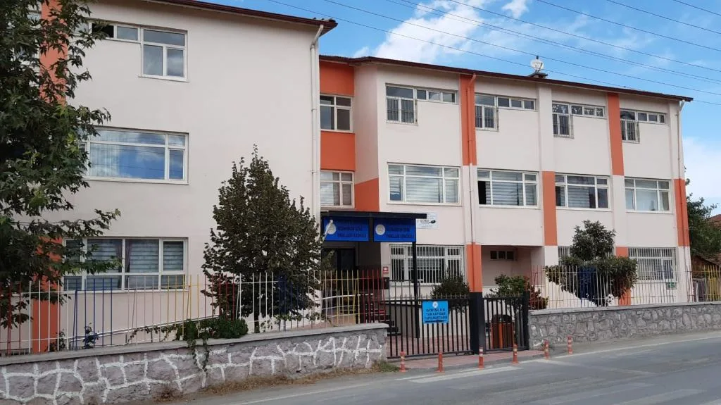 Akşemseddin İşitme Engelliler İlkokulu fotoğrafı