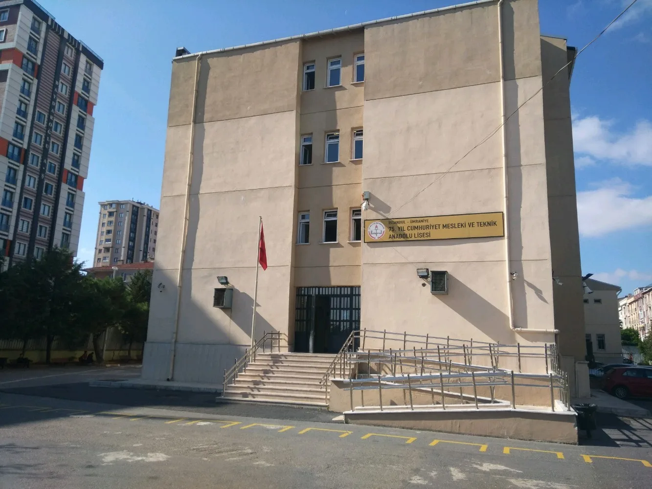 75. Yıl Cumhuriyet Ticaret Mesleki Ve Teknik Anadolu Lisesi fotoğrafı