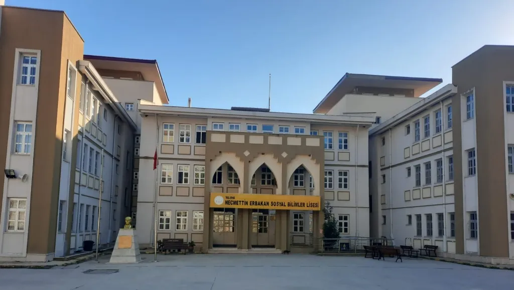 Yalova Necmettin Erbakan Sosyal Bilimler Lisesi fotoğrafı