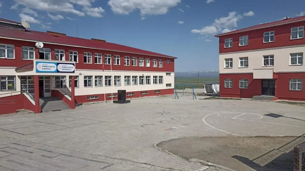Dırbaz Şaylığ Ortaokulu fotoğrafı