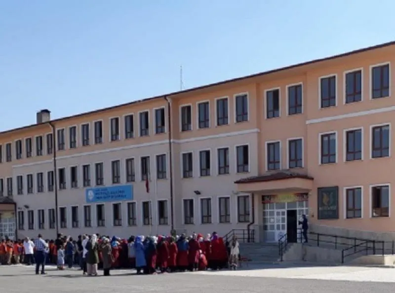 Beyşehir Necip Fazıl Kısakürek İmam Hatip Ortaokulu fotoğrafı