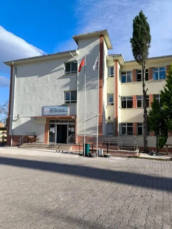 Şehit Neşe Eryetim İmam Hatip Ortaokulu fotoğrafı