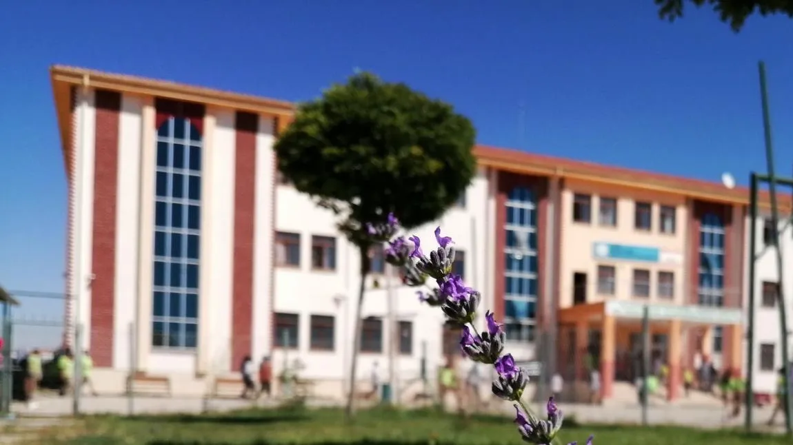 Nuray Kaya İmam Hatip Ortaokulu