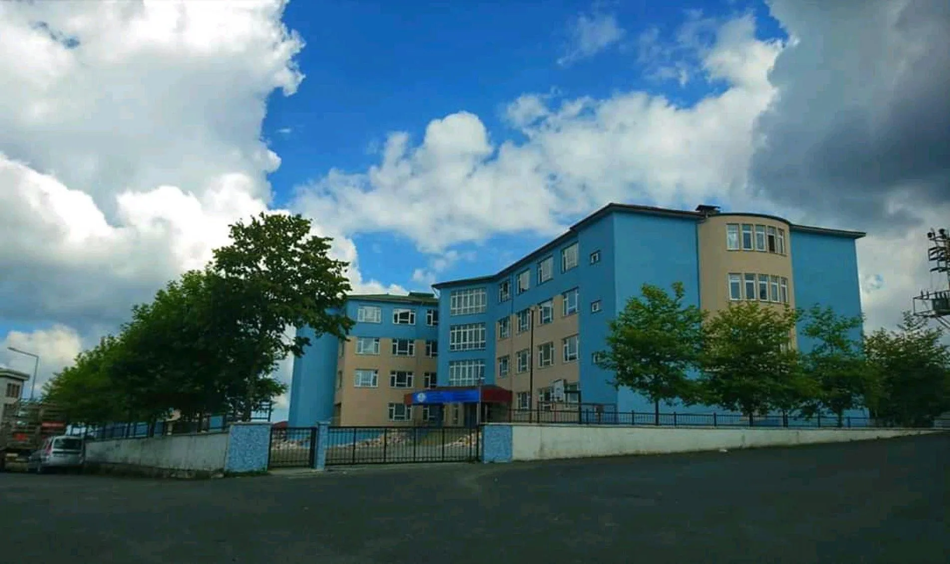 İlküvez İmam Hatip Ortaokulu fotoğrafı
