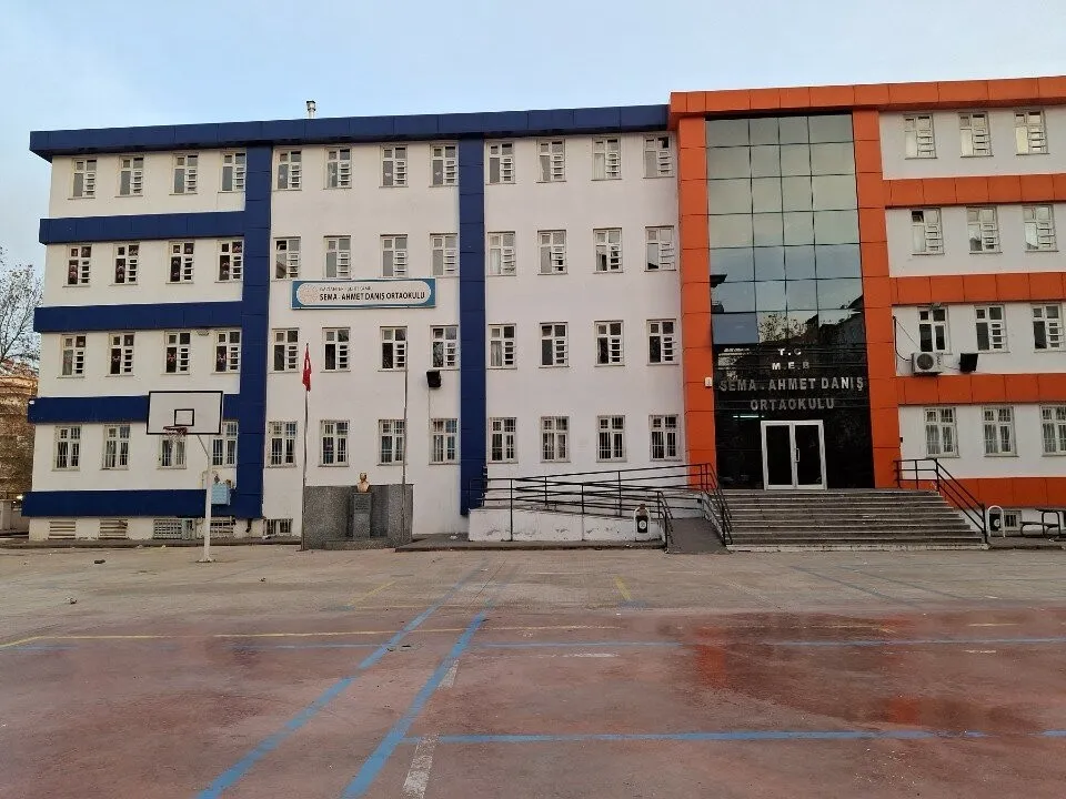 Sema Ahmet Danış Ortaokulu fotoğrafı