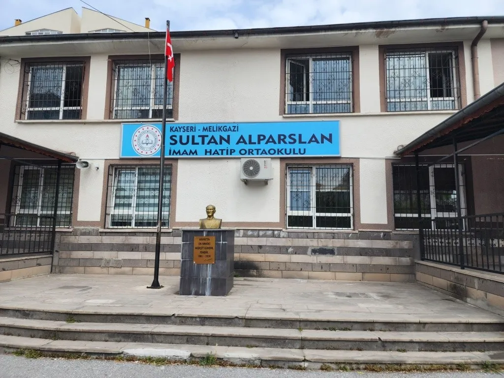 Sultan Alparslan İmam Hatip Ortaokulu