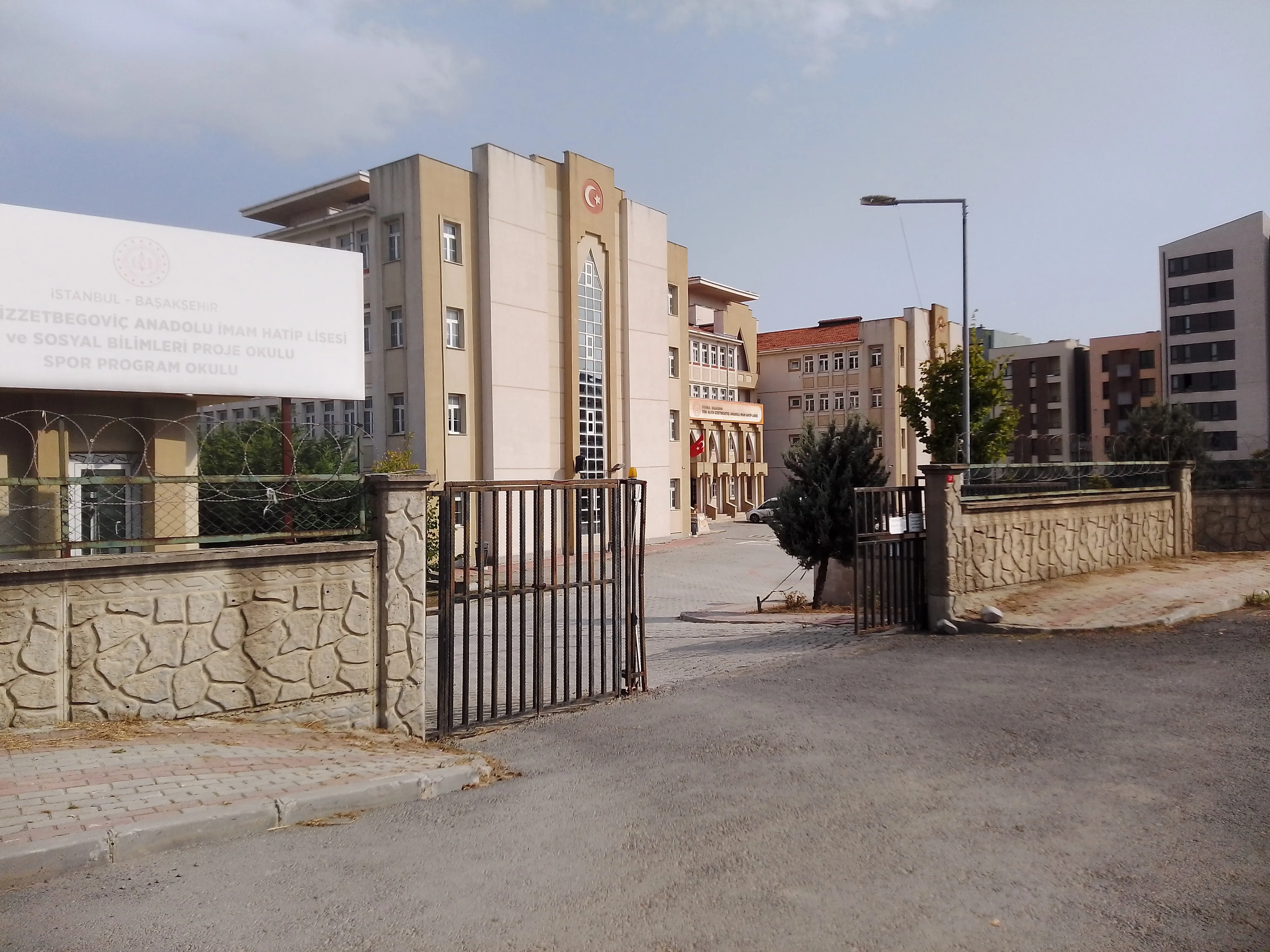 TOKİ Aliya İzzetbegoviç Anadolu İmam Hatip Lisesi