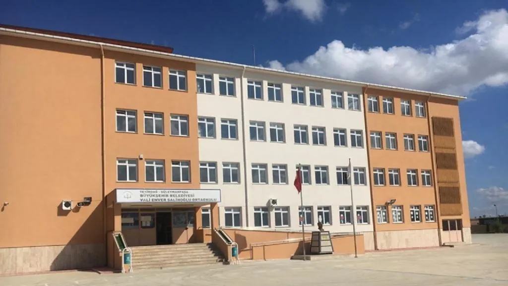 Büyükşehir Belediyesi Vali Enver Salihoğlu Ortaokulu