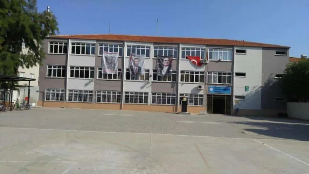 Niyazi Üzmez İmam Hatip Ortaokulu fotoğrafı