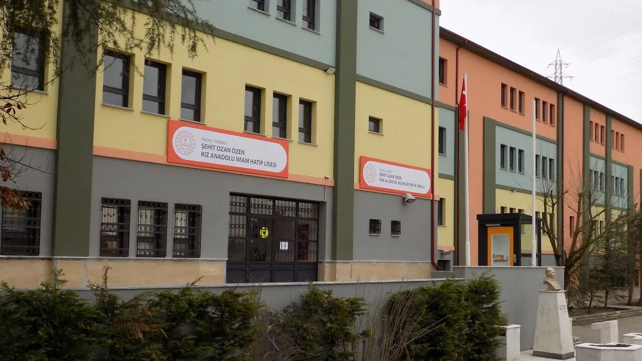 Başiskele Şehit Ozan Özen Kız Anadolu İmam Hatip Lisesi