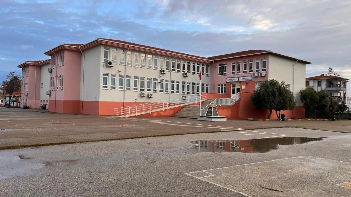 BURHANETTİN KAYA İMAM HATİP ORTAOKULU fotoğrafı