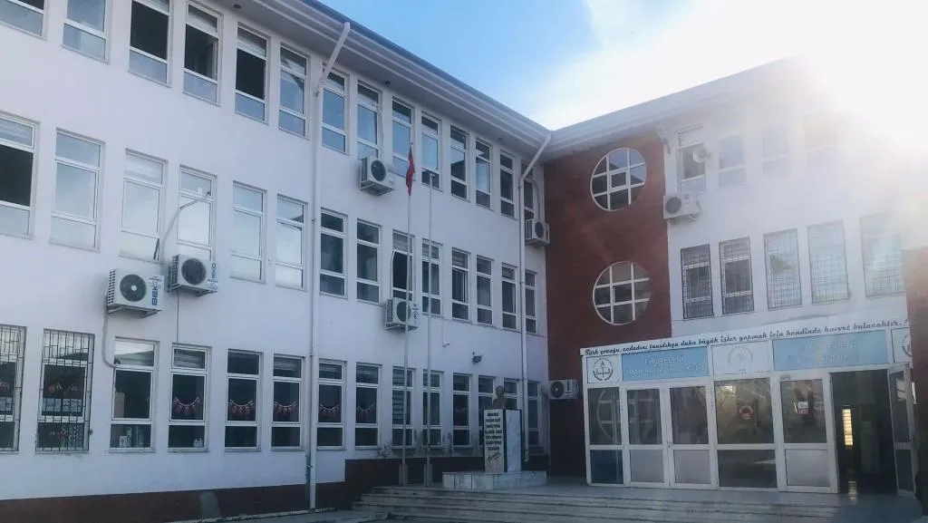 EMİŞBELENİ İMAM HATİP ORTAOKULU