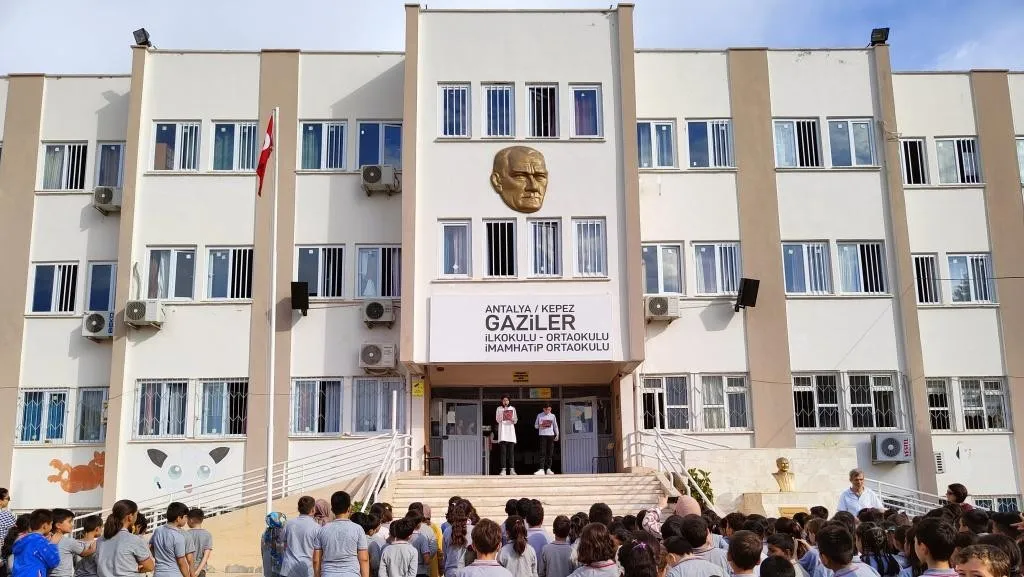 Gaziler İmam Hatip Ortaokulu fotoğrafı