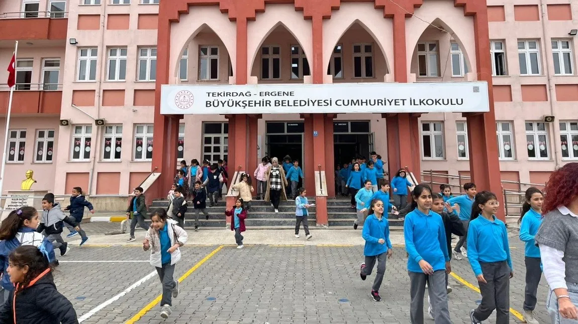 Büyükşehir Belediyesi Cumhuriyet İlkokulu fotoğrafı