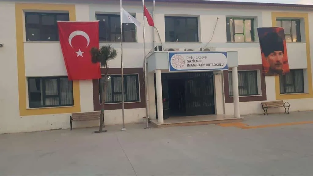 Gaziemir İmam Hatip Ortaokulu fotoğrafı