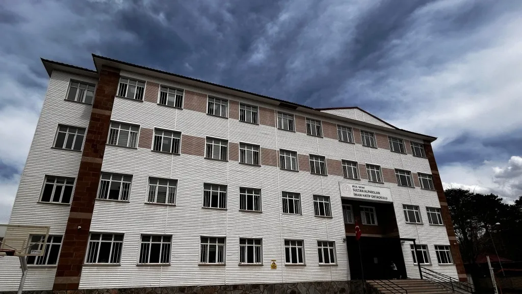 Sultan Alparslan İmam Hatip Ortaokulu