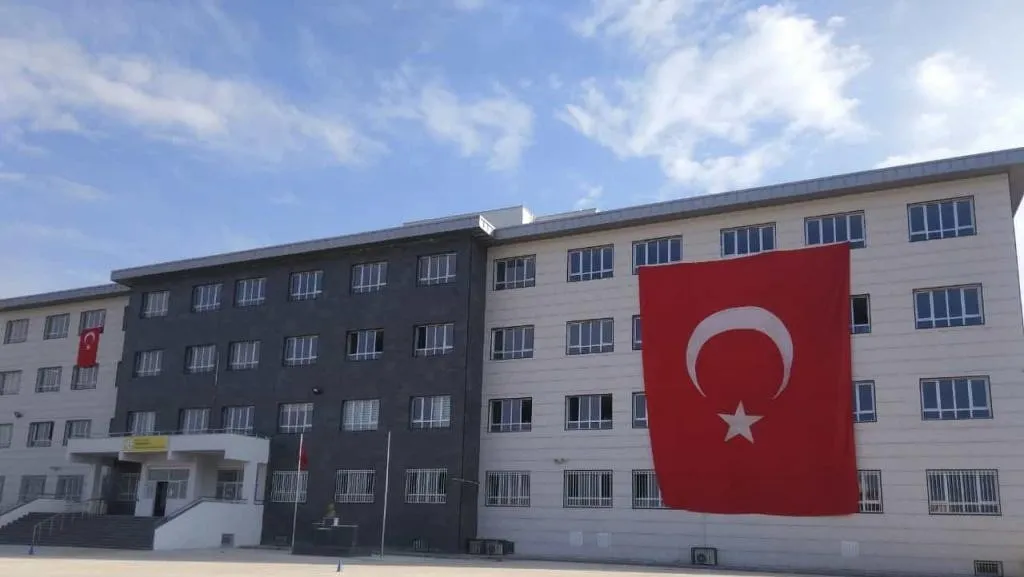 Sarısalkım Beyza Ömer Gözeri Çok Programlı Anadolu Lisesi fotoğrafı