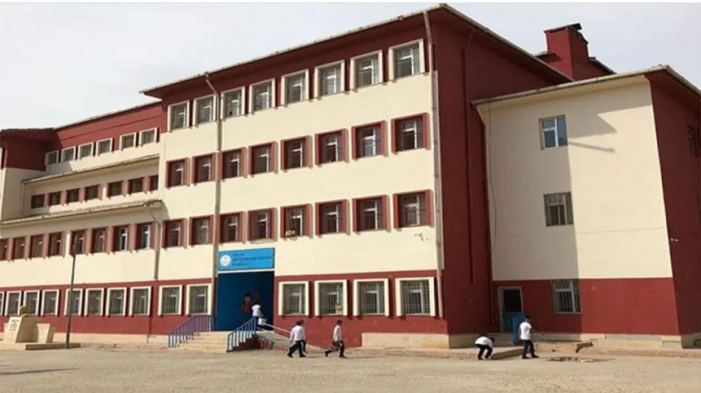Şehit Üsteğmen Ahmet Konuksever İmam Hatip Ortaokulu fotoğrafı