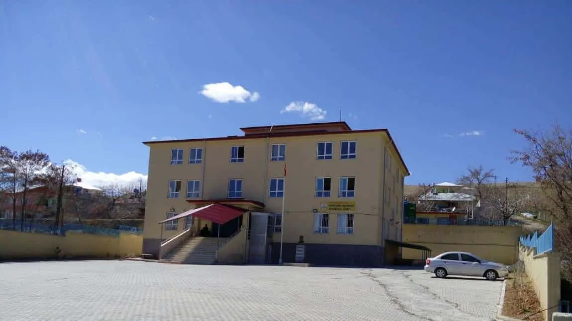 Tanır Şehit Mevlüt Çetinkaya Anadolu Lisesi fotoğrafı
