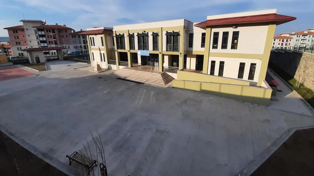 Yunusemre Akgedik TOKİ İlkokulu fotoğrafı