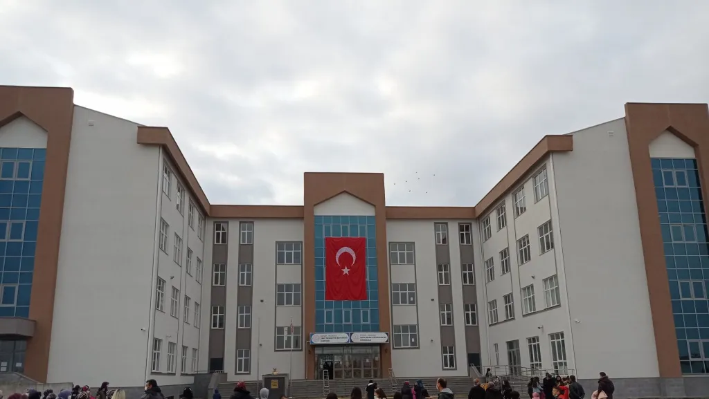 Şehit Necmettin Bayraktar Ortaokulu fotoğrafı