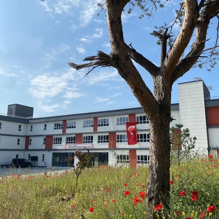 Emlak Konut Bahçekent Anadolu Lisesi fotoğrafı